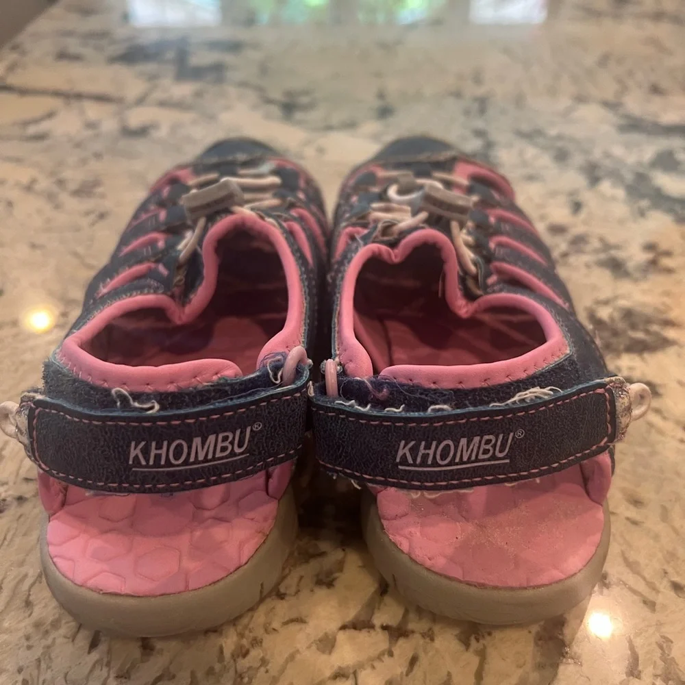 Khombu these stylish